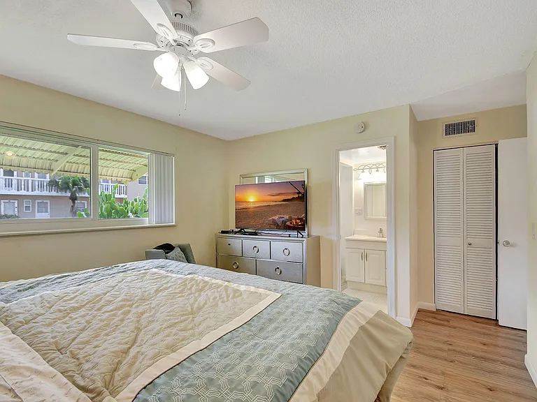 2121 NE 1st Ct #105 — Photo 11