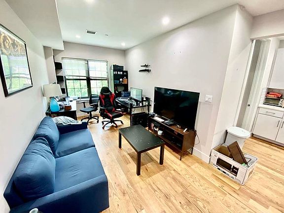 2nd image of 588 Bainbridge St #3