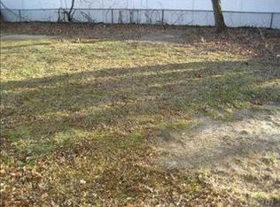 10 E Cherry St, Central Islip, NY 11722