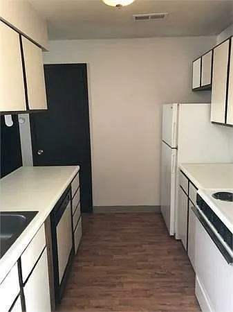 715 S Randolph St — Photo 3