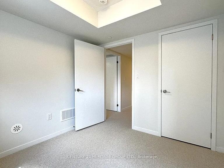 121 Honeycrisp Cres #Townhouse 243 — Photo 21