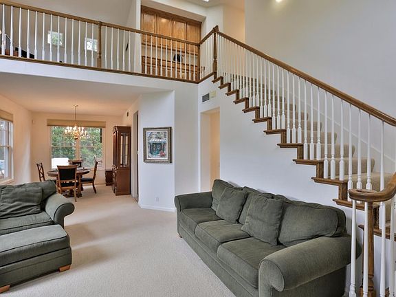4th image of 101 Serra Ct