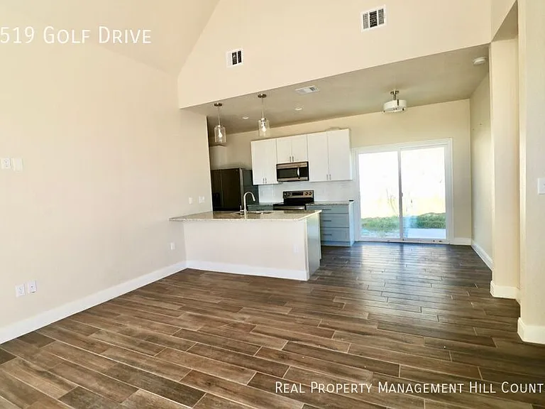 2519 Golf Dr — Photo 3