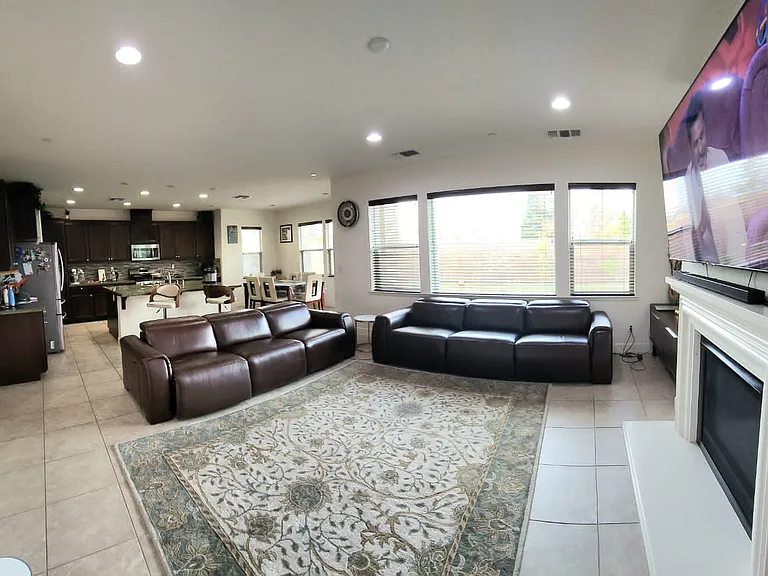 5684 Saratoga Cir — Photo 6
