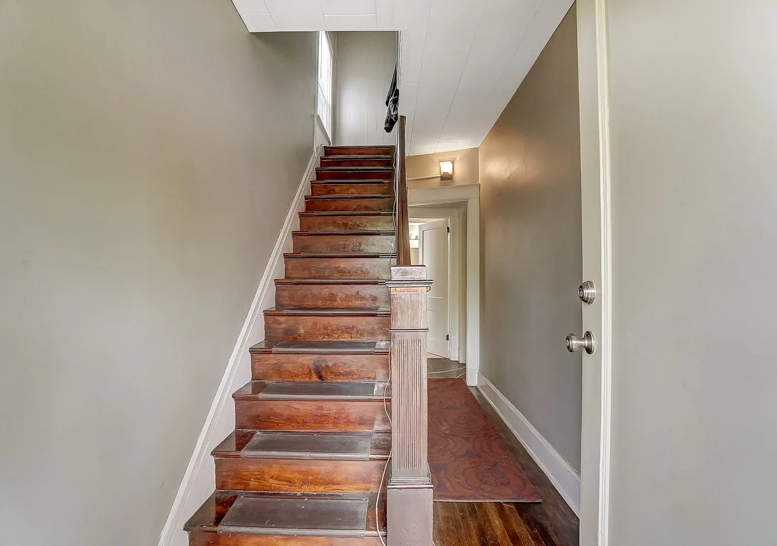 350 Volkert Ave — Photo 4