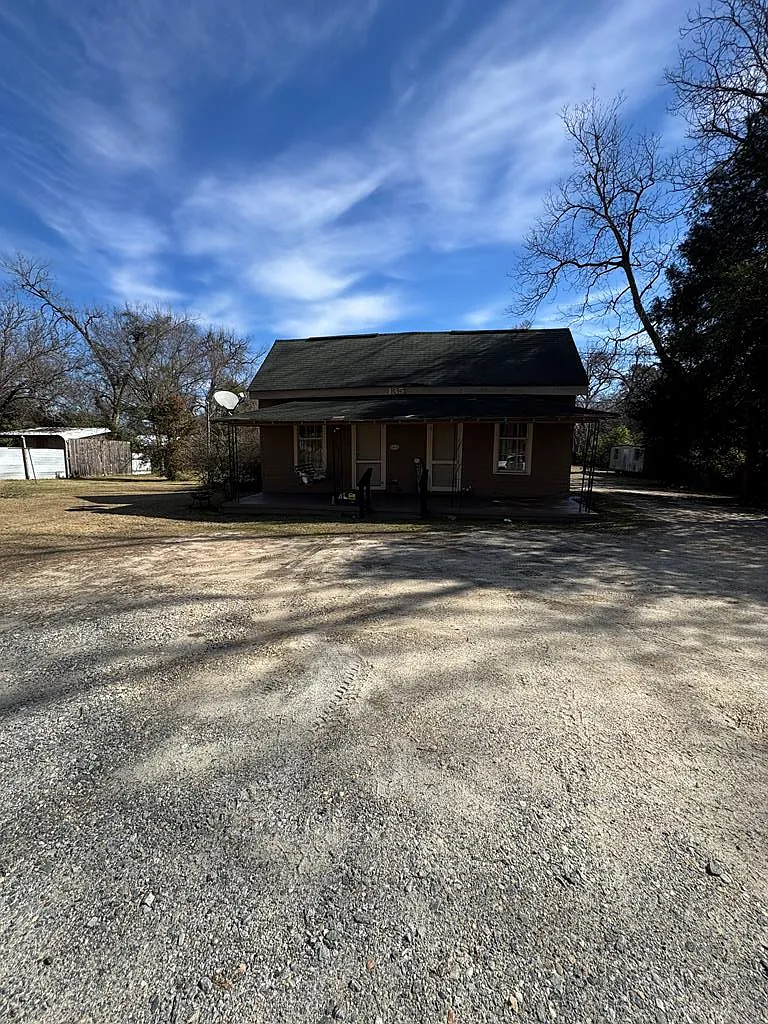 135 Sanford Ave photo 1