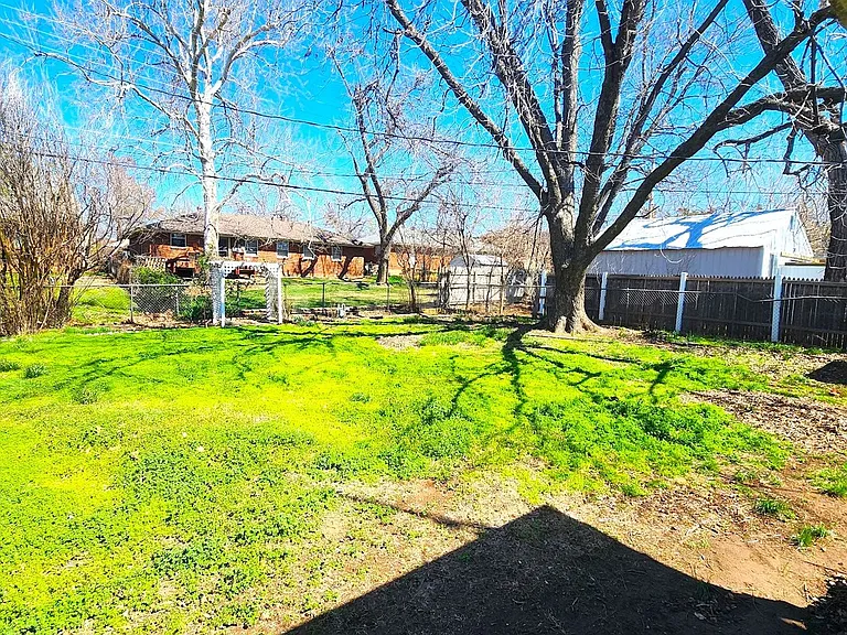 209 W Coe Dr — Photo 33