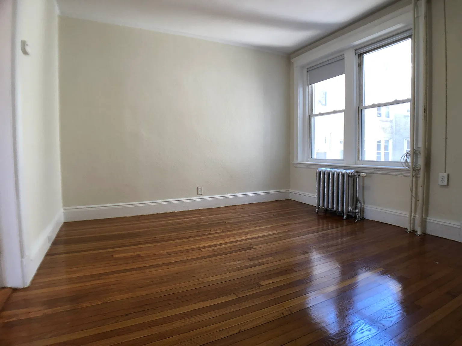 1 bed, 700 sqft, $2,400 — Photo 3