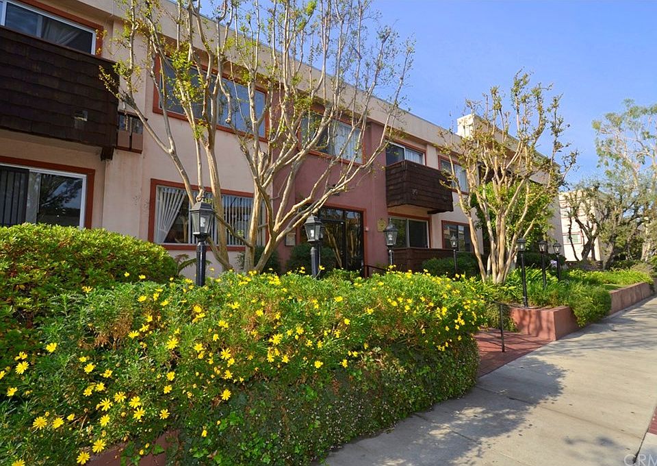 1st image of 5349 Newcastle Ave APT 4