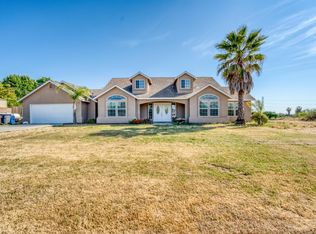 25582 Summit Dr, Madera, CA 93638