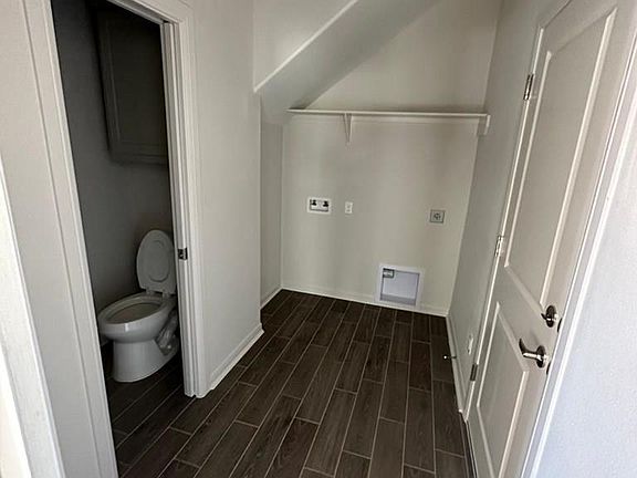 5th image of 2393 Grove Ln