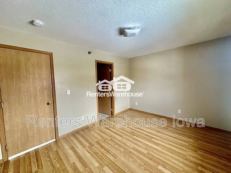 5924 Sutton Pl #10 — Photo 19