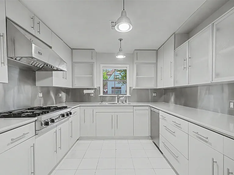 2723 Nottingham St — Photo 17