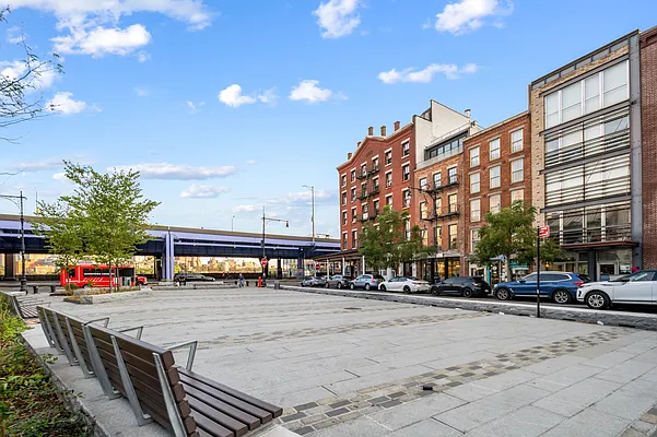 Rented by Urban Real Estate Property Group Inc | media 17