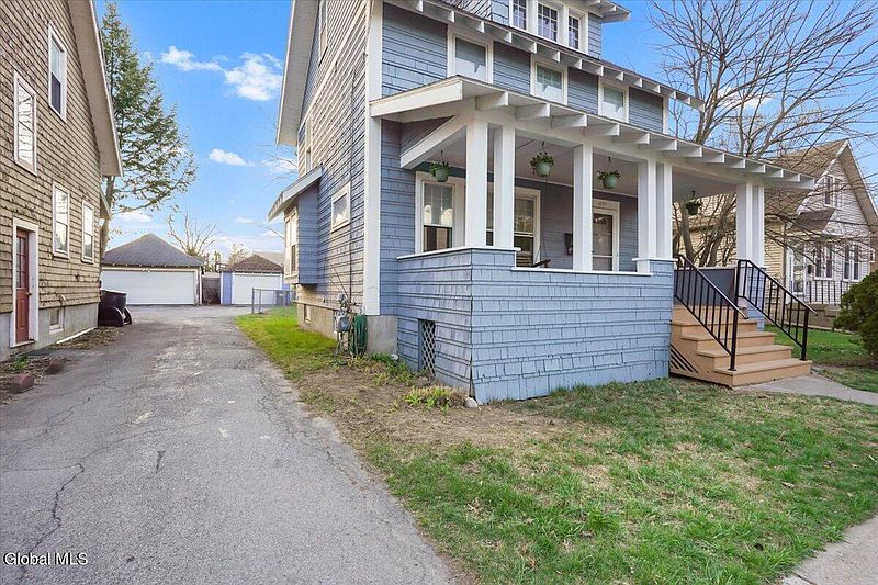 2nd image of 1095 Regent Street