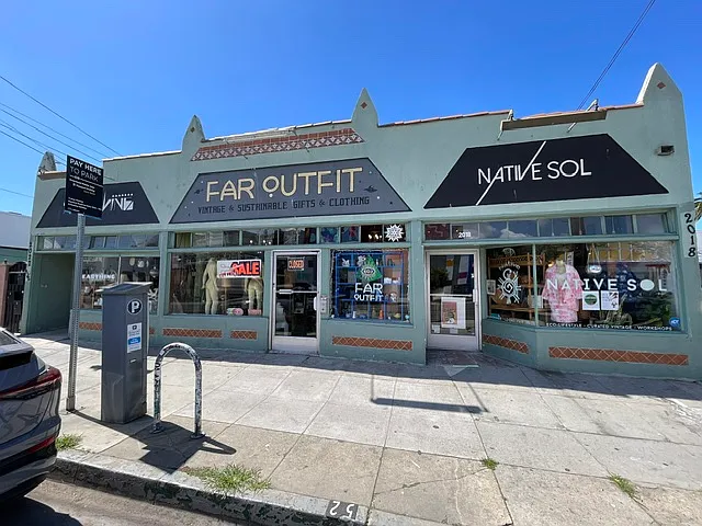 Steps from your Charming 2 BDR/1 BA Retro Row Duplex Apartment to One-of-a-Kind "Retro" Shops.
