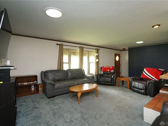 2nd image of 484 Meadowview Dr