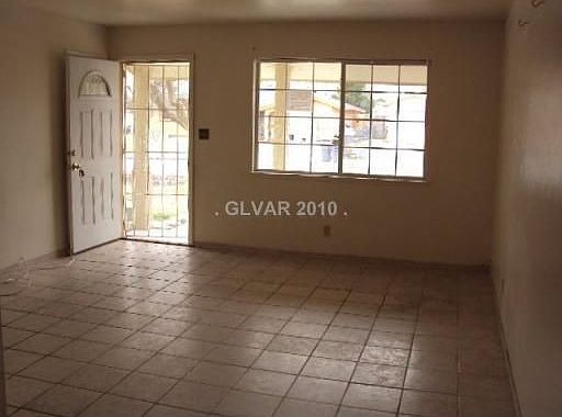 3rd image of 5916 Forrest Hills Ln