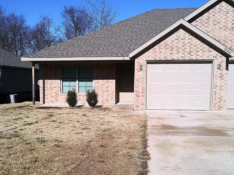 2900 SW Amberwood Ave #2 — Photo 1