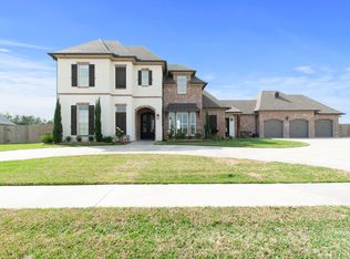 11414 Twin Oaks Cir, Maurice, LA 70555