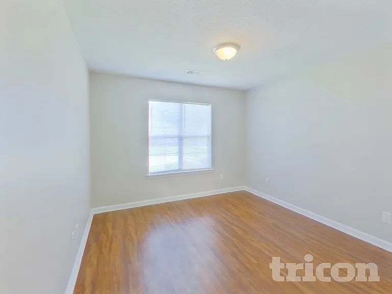 127 Wenlock Cir — Photo 13