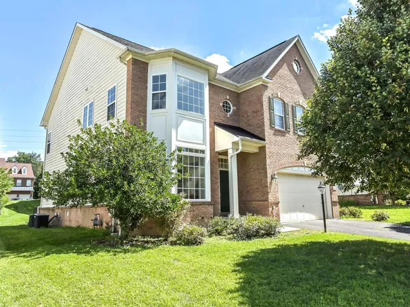 46058 Earle Wallace Cir, Sterling, VA 20166