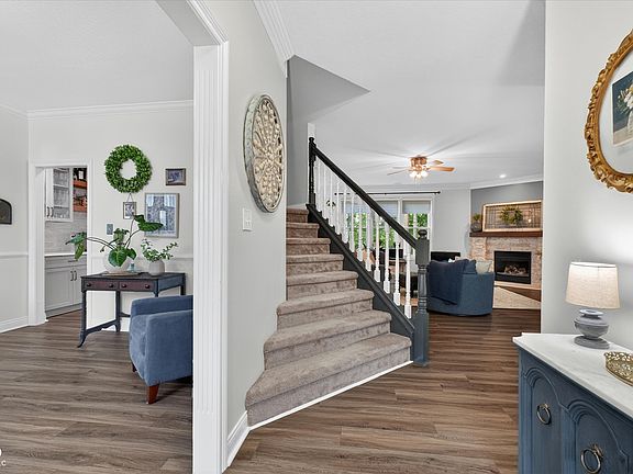 4th image of 7828 Shady Woods Dr