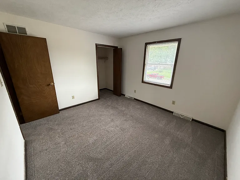 1034 Oriole Dr — Photo 12