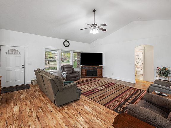 5th image of 23824 Breyer Rd
