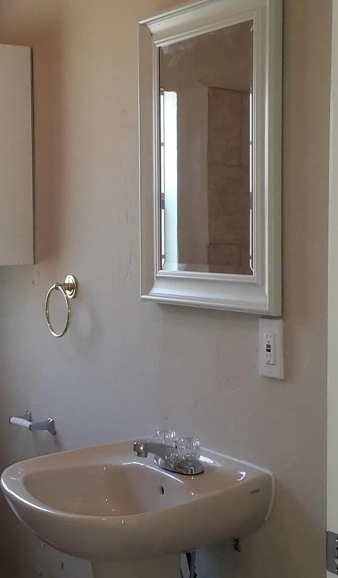 2 bed, 800 sqft, $899 — Photo 2