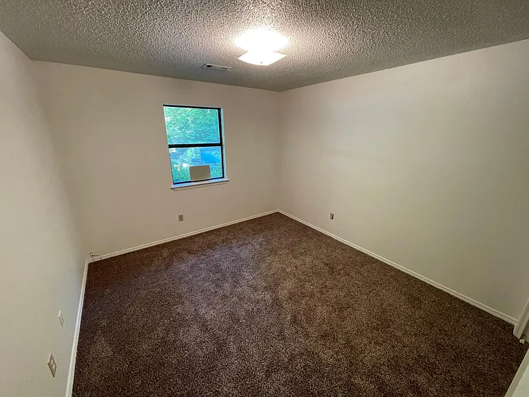 46 Standley Ave — Photo 8