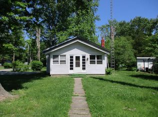 1202 S Commercial St, Benton, IL 62812