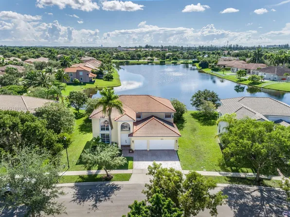 1421 NW 138th Way, Pembroke Pines, FL 33028