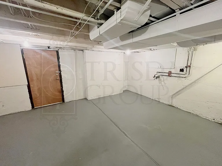 468 Belonda St — Photo 36