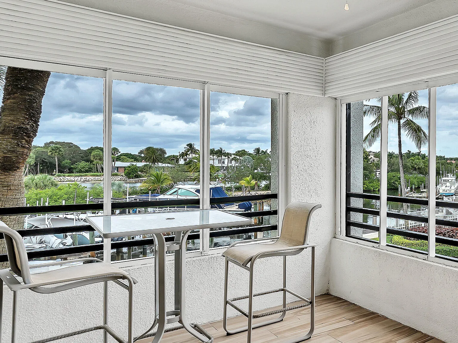 2 bed, 2.0 bath, 1301 sqft, $4,200 — Photo 2
