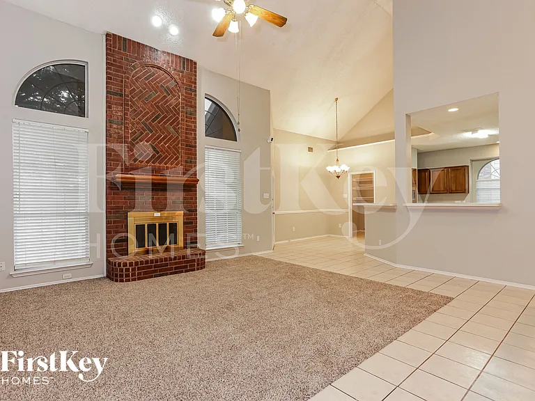 2329 Bent Brook Dr — Photo 3