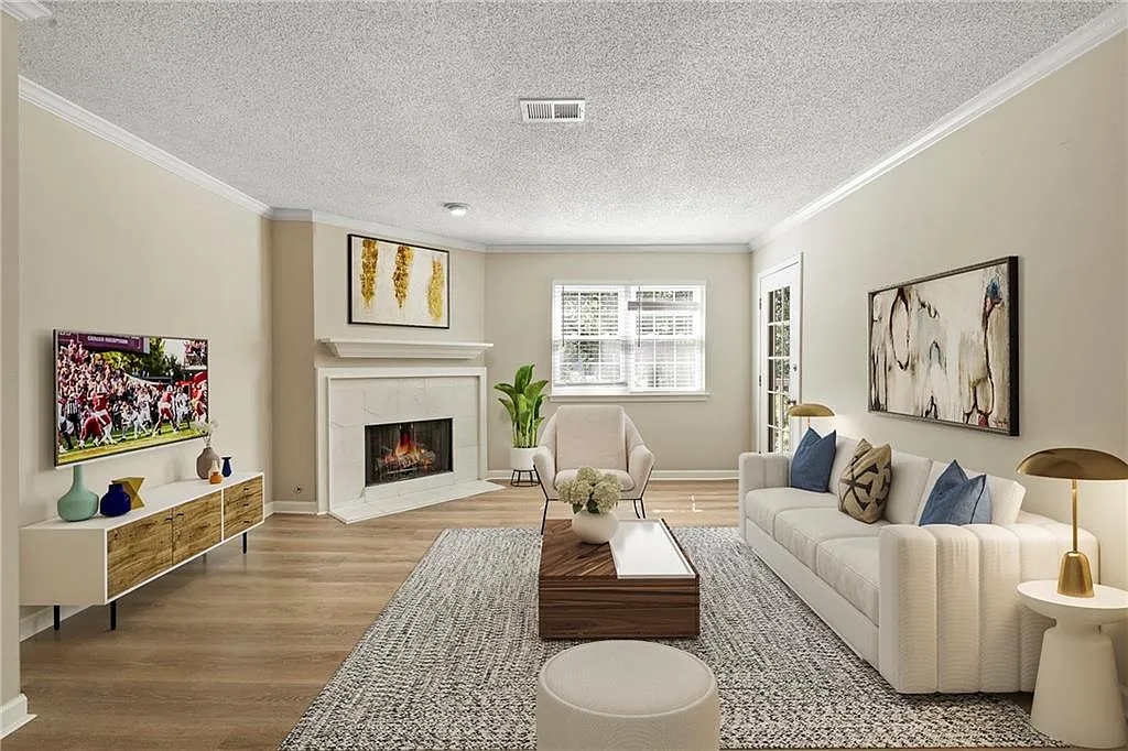 2 bed, 2.0 bath, 823 sqft, $2,000 — Photo 1