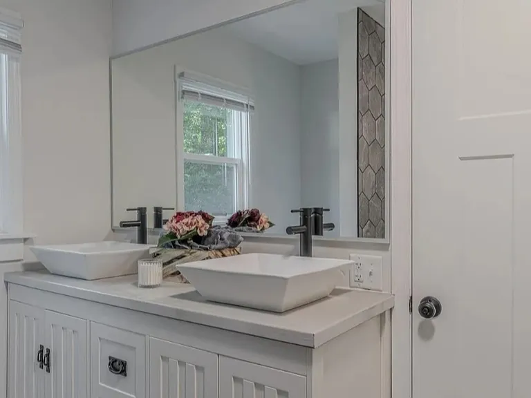 527 Bertrand St — Photo 14
