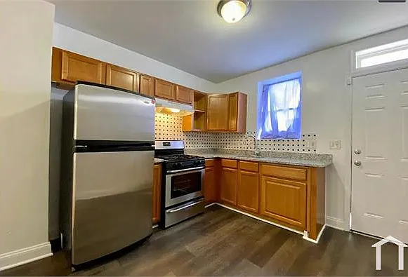418 N Port St — Photo 8