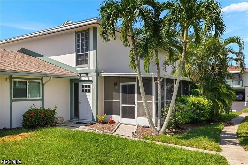 2 bed, 1.5 bath, 896 sqft, $1,375 — Photo 1