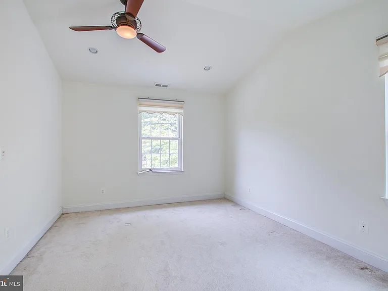 9203 Cedarcrest Dr — Photo 20