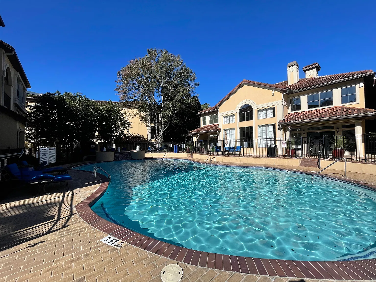 1 bed, 903 sqft, $1,795 — Photo 1