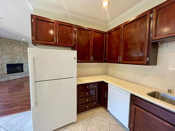 5th image of 2881 Mission St #3