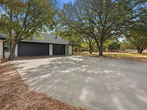 3rd image of 3901 Del Rio Ct