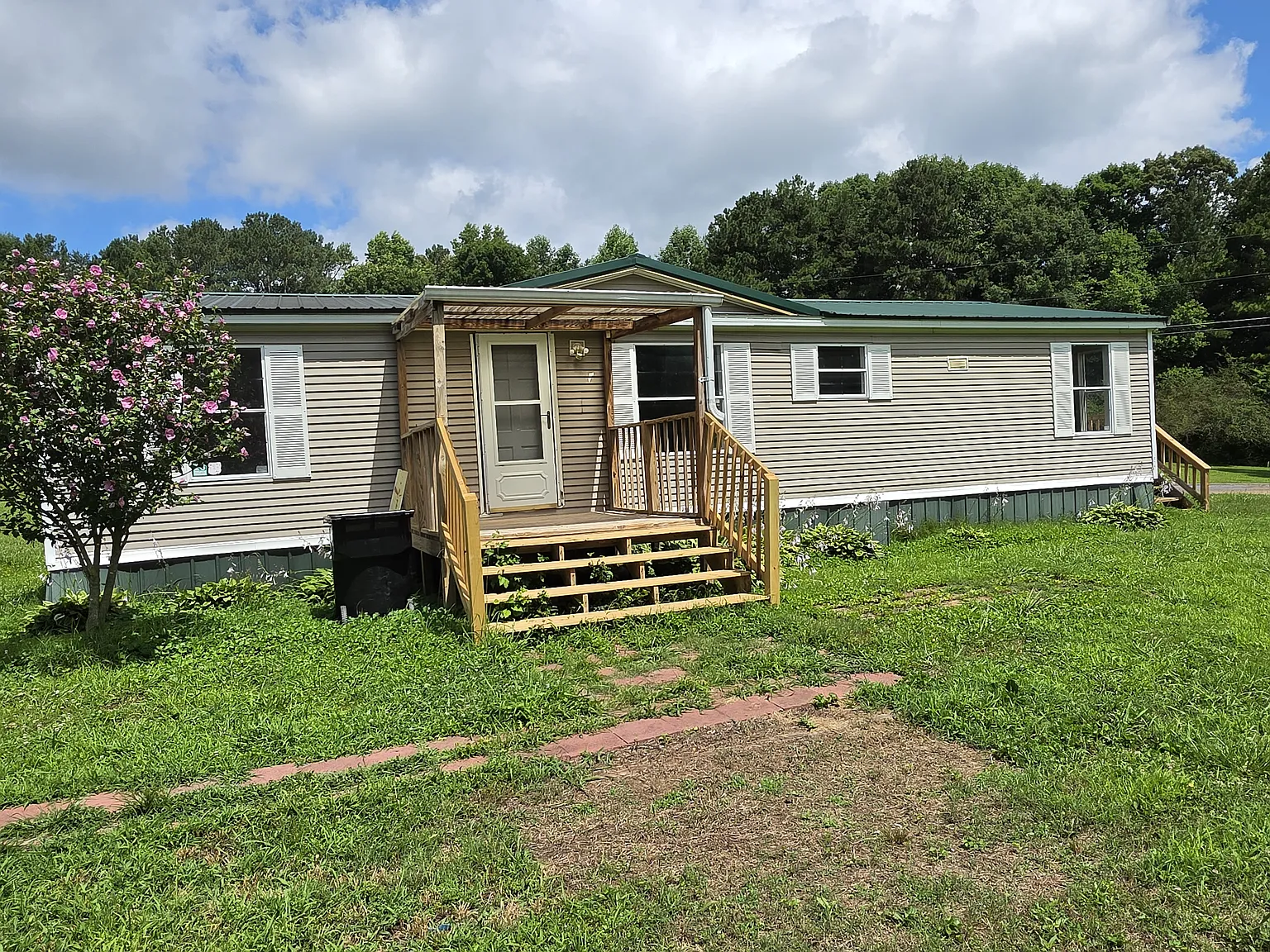 3 bed, 1344 sqft, $1,400 — Photo 1