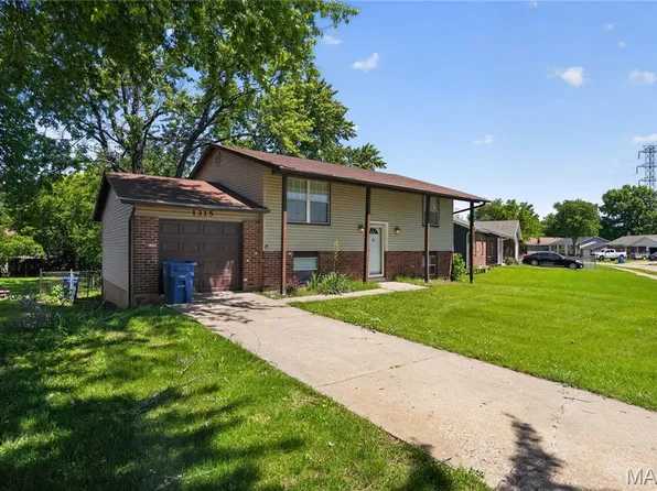 1315 Red River Dr, Saint Louis, MO 63138
