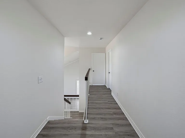 1038 Rimwood Dr — Photo 16