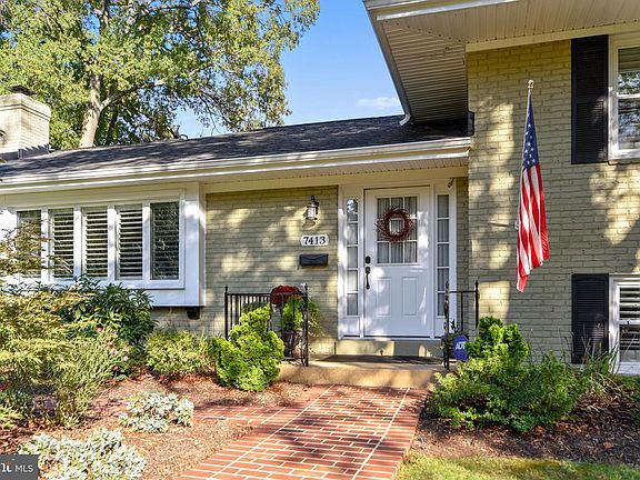 3rd image of 7413 Admiral Dr