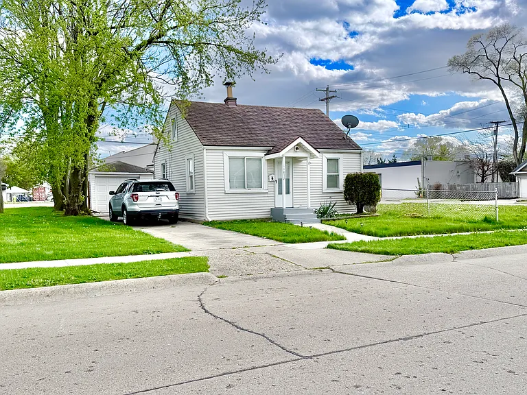 11012 Paige Ave — Photo 1