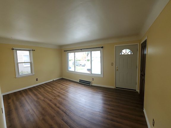 4th image of 25295 Waldorf St